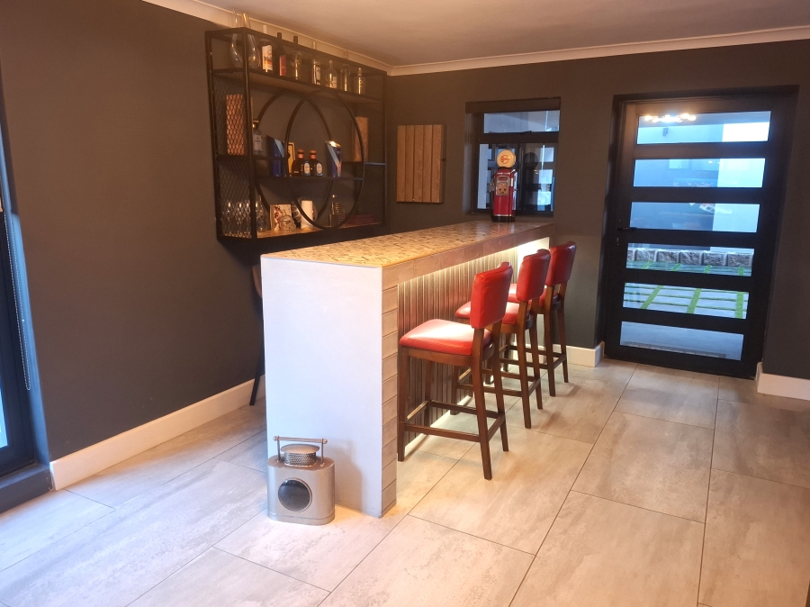 To Let 2 Bedroom Property for Rent in Bloubergstrand Western Cape
